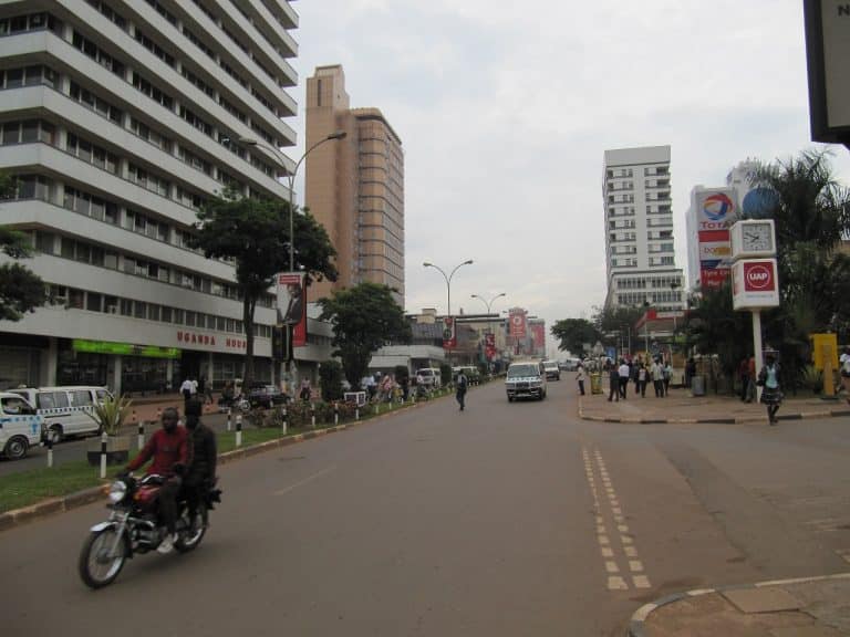Un bus à toit ouvert pour visiter Kampala