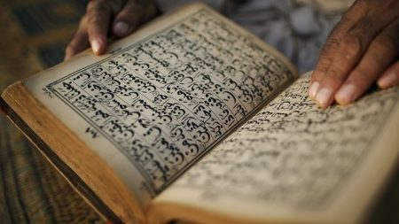 Maroc : l’art de la calligraphie arabe magnifie le patrimoine islamique lors d’une exposition unique Maroc : l'art de la calligraphie arabe magnifie le patrimoine islamique lors d'une exposition unique