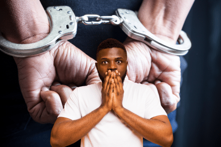 Découvrez ces raisons scandaleuses derrière la lourde condamnation d'un Européen pour espionnage en Afrique