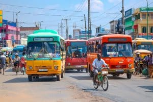 Transports urbains en Afrique : découvrez les défis inquiétants et les solutions prometteuses