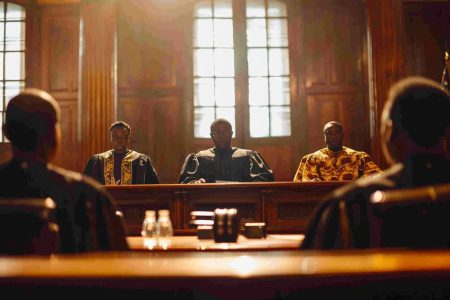 Suspense et débats au Ghana : la cour suprême retarde la loi anti-LGBT+ sous pression nationale et internationale