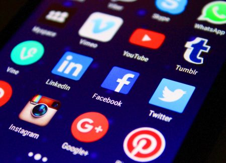 « 79 % des internautes le disent » : la modération prime sur la liberté d’expression totale dans un monde numérique en ébullition 79% des internautes : « La modération, plus essentielle que la liberté d’expression totale » dans un monde numérique en ébullition