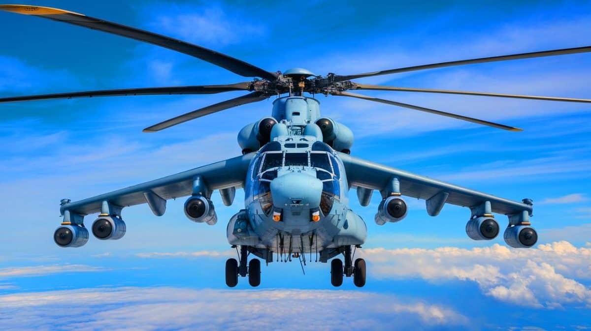 « Aussi long que deux bus urbains et transportant 20 tonnes : ce colosse aérien russe, le Mil Mi-26, défie l'aviation moderne »