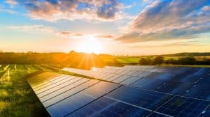 Ce film solaire britannique, 100 fois plus léger, pourrait briser le monopole chinois sur l'énergie verte en 2025