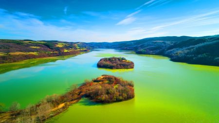 Ce phénomène vertigineux: près de 1 000 lacs virent au vert, une accélération 4 fois plus rapide depuis 2016