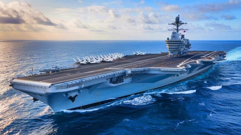 Plus massif qu’une cathédrale flottante : ce titan des mers français de 80 000 tonnes devient le plus grand porte-avion d’Europe