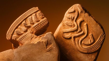 Ces lames de 80 000 ans à Jebel Faya redéfinissent l’histoire humaine : une découverte plus ancienne que les pyramides égyptiennes