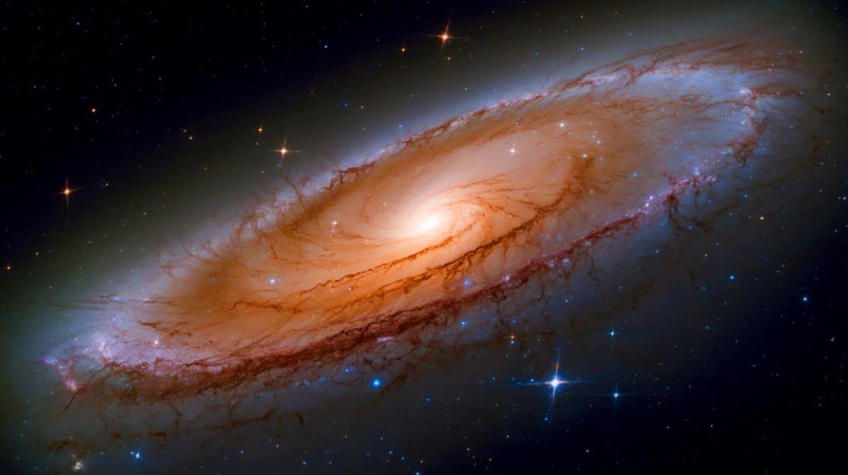 Cette galaxie « Trouble », 32 fois plus massive que la Voie lactée, défie les limites de l’univers connu et intrigue les scientifiques Cette galaxie « Trouble », 32 fois plus massive que la Voie lactée, défie les limites de l’univers connu et intrigue les scientifiques