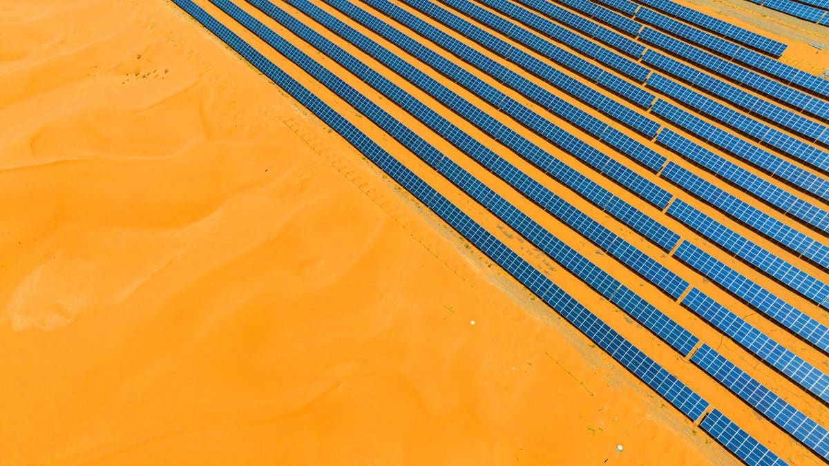 Cette mer de sable rayonnante : le Sahara pourrait éclairer l&rsquo;Europe entière avec 7 TWh d&rsquo;énergie solaire quotidienne