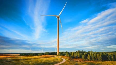 « Aussi haute que la Statue de la Liberté » : cette éolienne en bois suédoise promet de bouleverser l’énergie mondiale