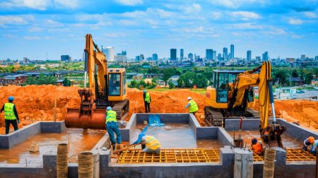 Ce chantier monumental, financé par la France, transforme la vie de 1,8 million de personnes à Kampala avec le don le plus vital : l'eau