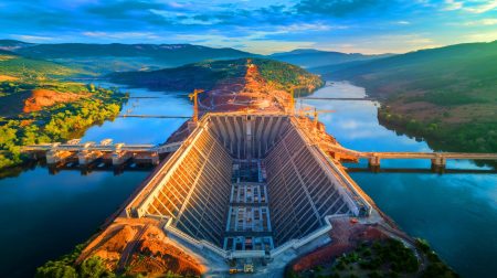 L'Éthiopie frappe fort : le barrage titanesque qui va électriser l'Afrique devient le plus grand du continent !