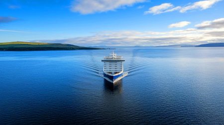 Un ferry géant de 250 mètres reliera la France à l’Écosse : révolution maritime dès 2025