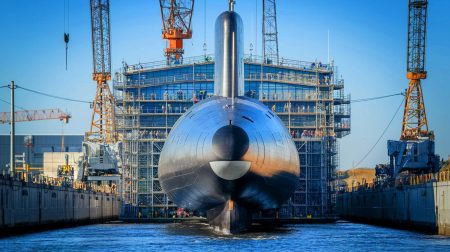 « Un monstre des profondeurs » : ce sous-marin nucléaire géant britannique, le plus avancé, entre en construction historique
