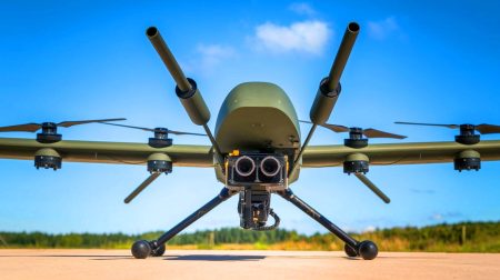 « Une révolution dans le ciel » : l’Ukraine dévoile son drone ZigZag, armé d’un fusil à pompe quadribarrelé pour dominer la guerre des drones