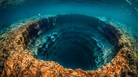« Un trou béant sous l’océan » : une découverte effrayante qui annonce une chute vertigineuse et imminente de 30 mètres du niveau de la mer