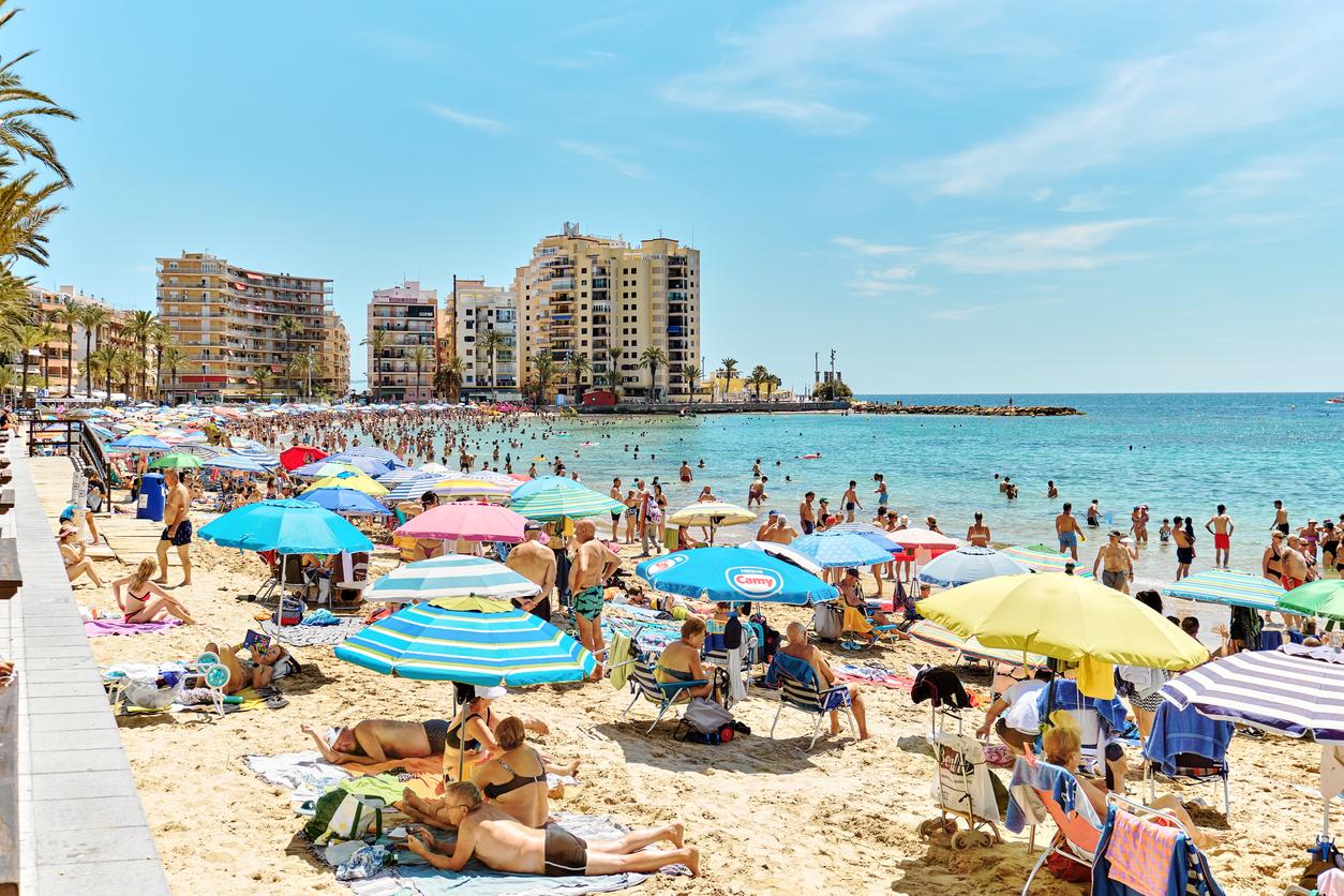 Une plage en béton en Espagne pour se baigner dans la mer