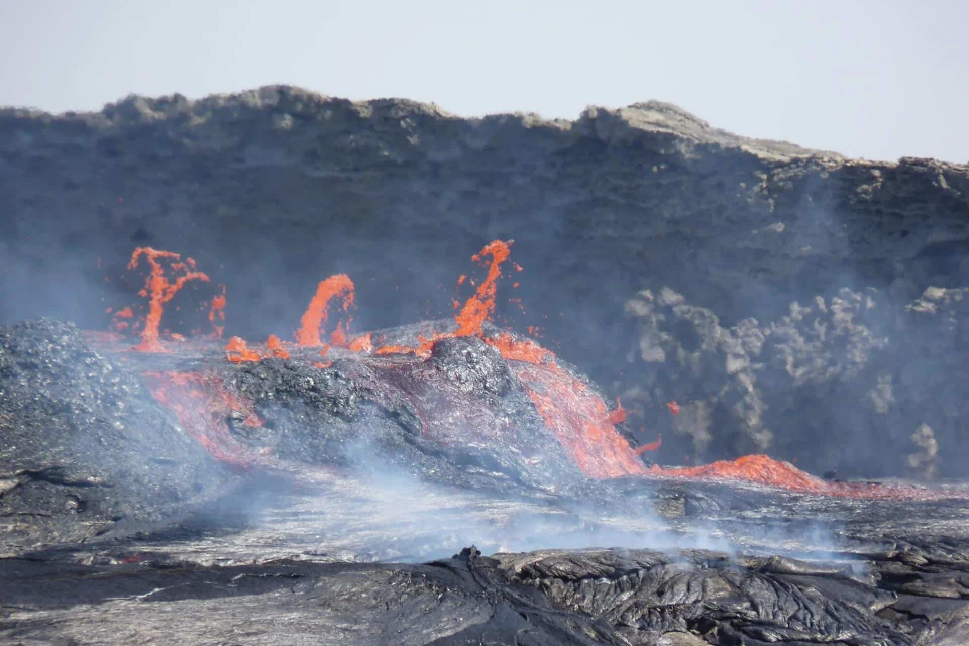 Des coulées de lave en fusion s'échappant du volcan Erta Ale dans la région de l'Afar, en Éthiopie